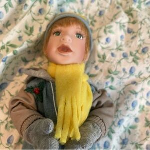 Boyd’s Home Town Bunch Caroler Brady